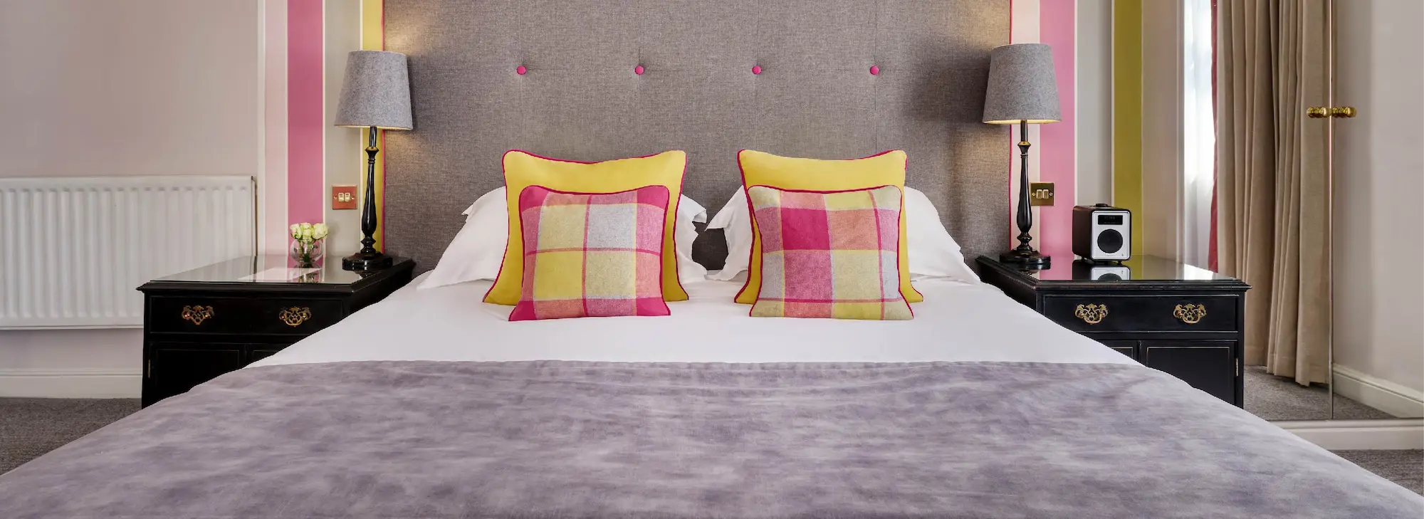 Beautiful Bed with Sofa at The Roseate villa Bath