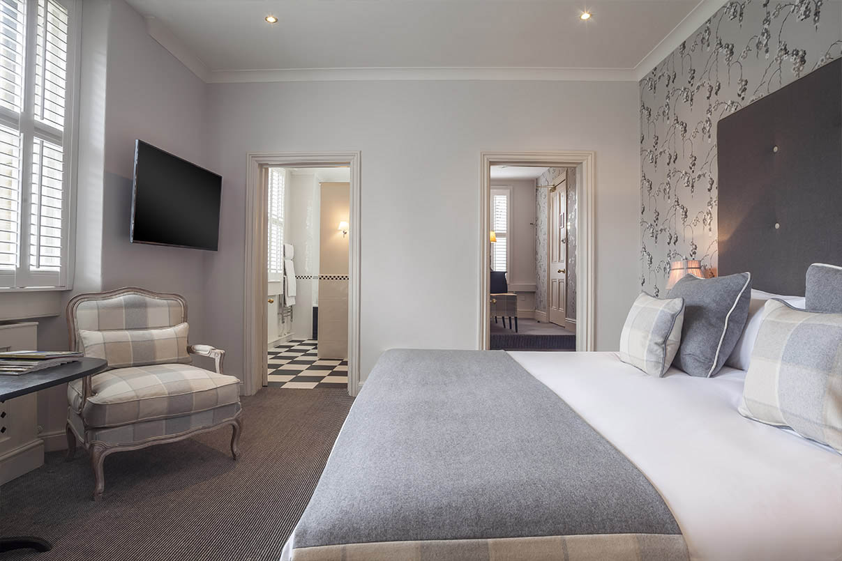 Luxury Hotel Bedroom Of Roseate Villa Bath